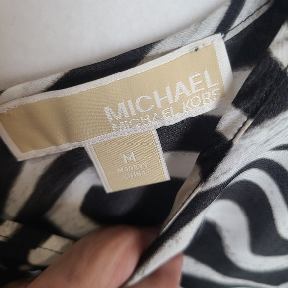 Michael Kors women's top Zebra print sleeveless size M drop tail 100% polyester - Picture 2 of 4